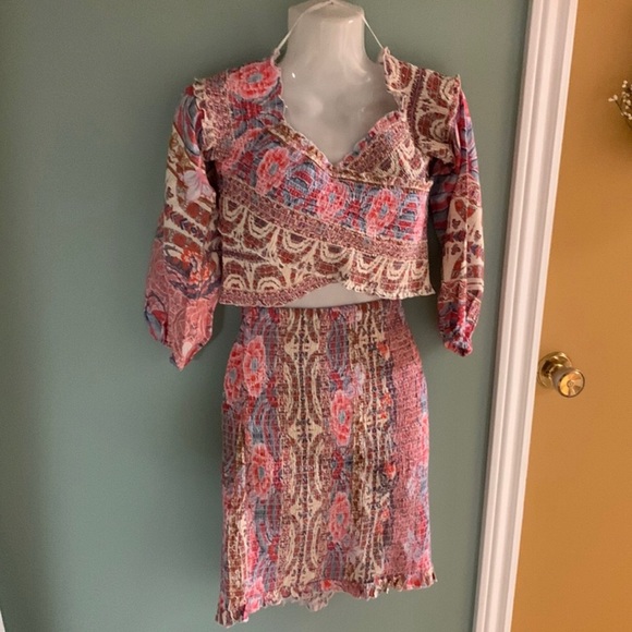Guess Dresses & Skirts - GUESS 2 piece skirt set